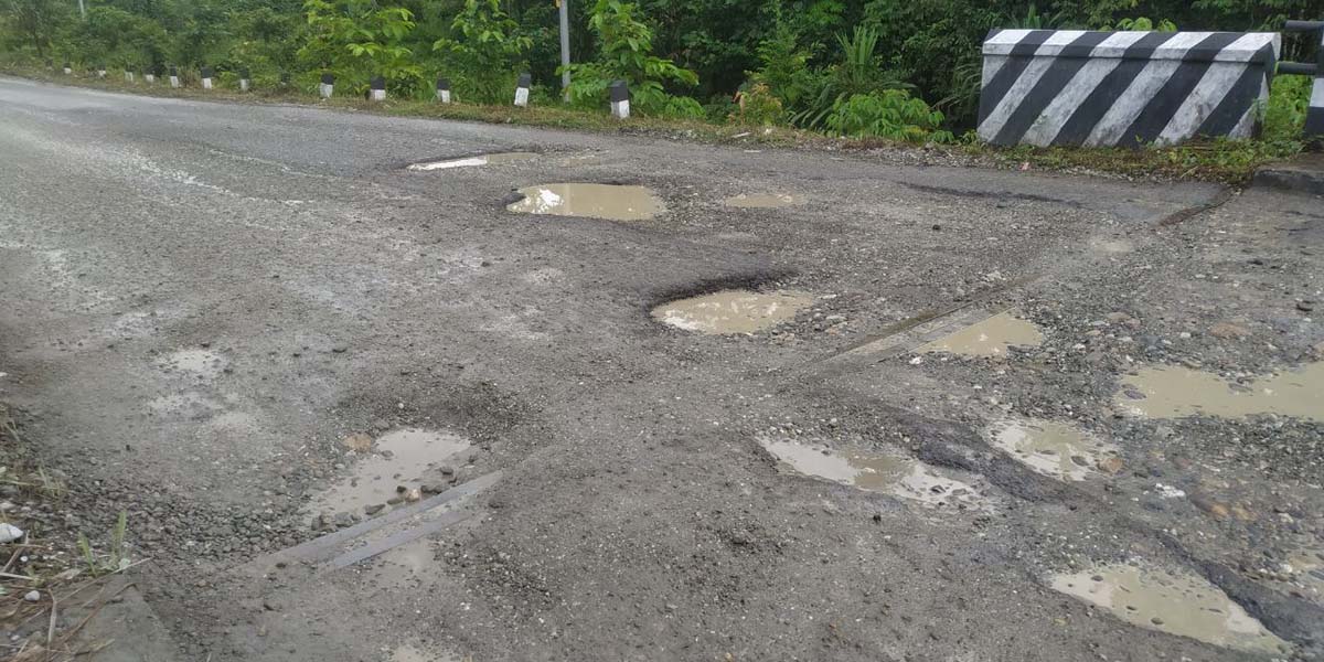 Kondisi jembatan Jalan Mayon, Timika.